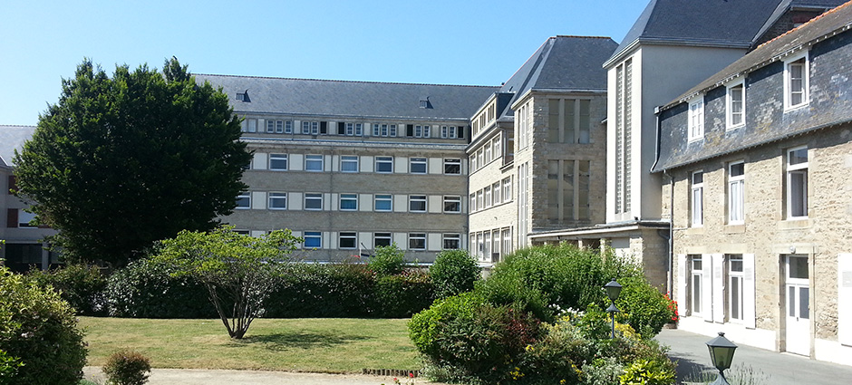 Ensemble Scolaire Collèges Moka Sainte Famille / SacréCoeur, Collège