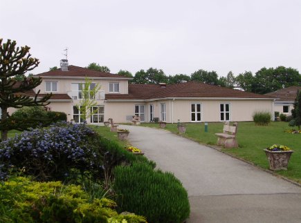 Etablissement d'Hébergement pour Personnes Agées Dépendantes - 28330 - La Bazoche-Gouet - EHPAD Résidence Aquarelle Etablissement d'Hébergement pour Personnes Agées Dépendantes - 28330 - La Bazoche-Gouet - EHPAD Résidence Aquarelle