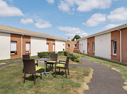 Etablissement d'Hébergement pour Personnes Agées Dépendantes - 33580 - Monségur - Colisée - Résidence Les Jardins d'Eléonore Etablissement d'Hébergement pour Personnes Agées Dépendantes - 33580 - Monségur - Colisée - Résidence Les Jardins d'Eléonore