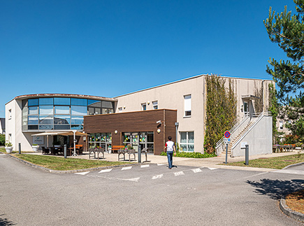 Etablissement d'Hébergement pour Personnes Agées Dépendantes - 53960 - Bonchamp-lès-Laval - Korian Villa du Chêne d'Or Etablissement d'Hébergement pour Personnes Agées Dépendantes - 53960 - Bonchamp-lès-Laval - Korian Villa du Chêne d'Or