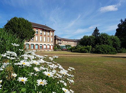 Hôpital - Centre Hospitalier (CH) - 60332 - Liancourt - Hôpital Gériatrique Paul-Doumer (AP-HP) Hôpital - Centre Hospitalier (CH) - 60332 - Liancourt - Hôpital Gériatrique Paul-Doumer (AP-HP)