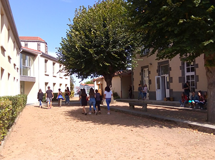 Formations Sanitaires et Sociales - 63720 - Ennezat - LEAP d'Ennezat Formations Sanitaires et Sociales - 63720 - Ennezat - LEAP d'Ennezat
