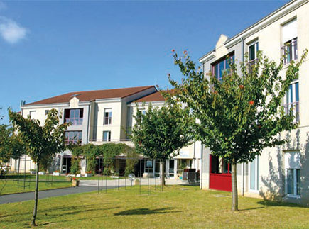 Etablissement d'Hébergement pour Personnes Agées Dépendantes - 77380 - Combs-la-Ville - La Maison du Grand Chêne EHPAD - Adef Résidences Etablissement d'Hébergement pour Personnes Agées Dépendantes - 77380 - Combs-la-Ville - La Maison du Grand Chêne EHPAD - Adef Résidences