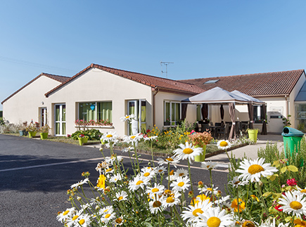 Etablissement d'Hébergement pour Personnes Agées Dépendantes - 86420 - Monts-sur-Guesnes - Colisée - Résidence Les Scévolles Etablissement d'Hébergement pour Personnes Agées Dépendantes - 86420 - Monts-sur-Guesnes - Colisée - Résidence Les Scévolles